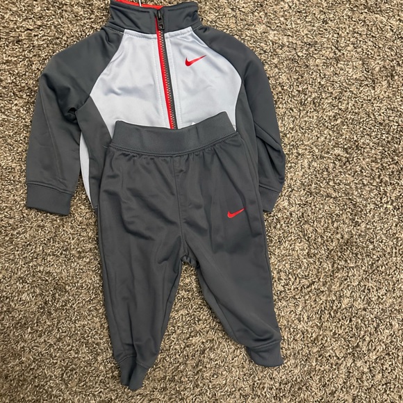 All 5 Nike outfits 9 months (one outfit brand new) $150 - Picture 1 of 5